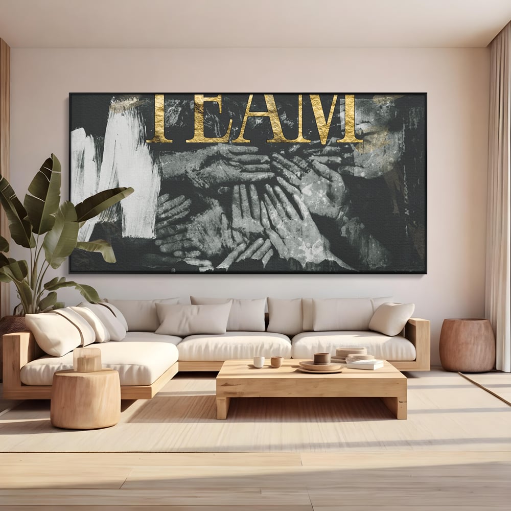 Tablou canvas cu tablou motivational cu maini si text, in rama de aluminiu negru, pe perete intr-un living